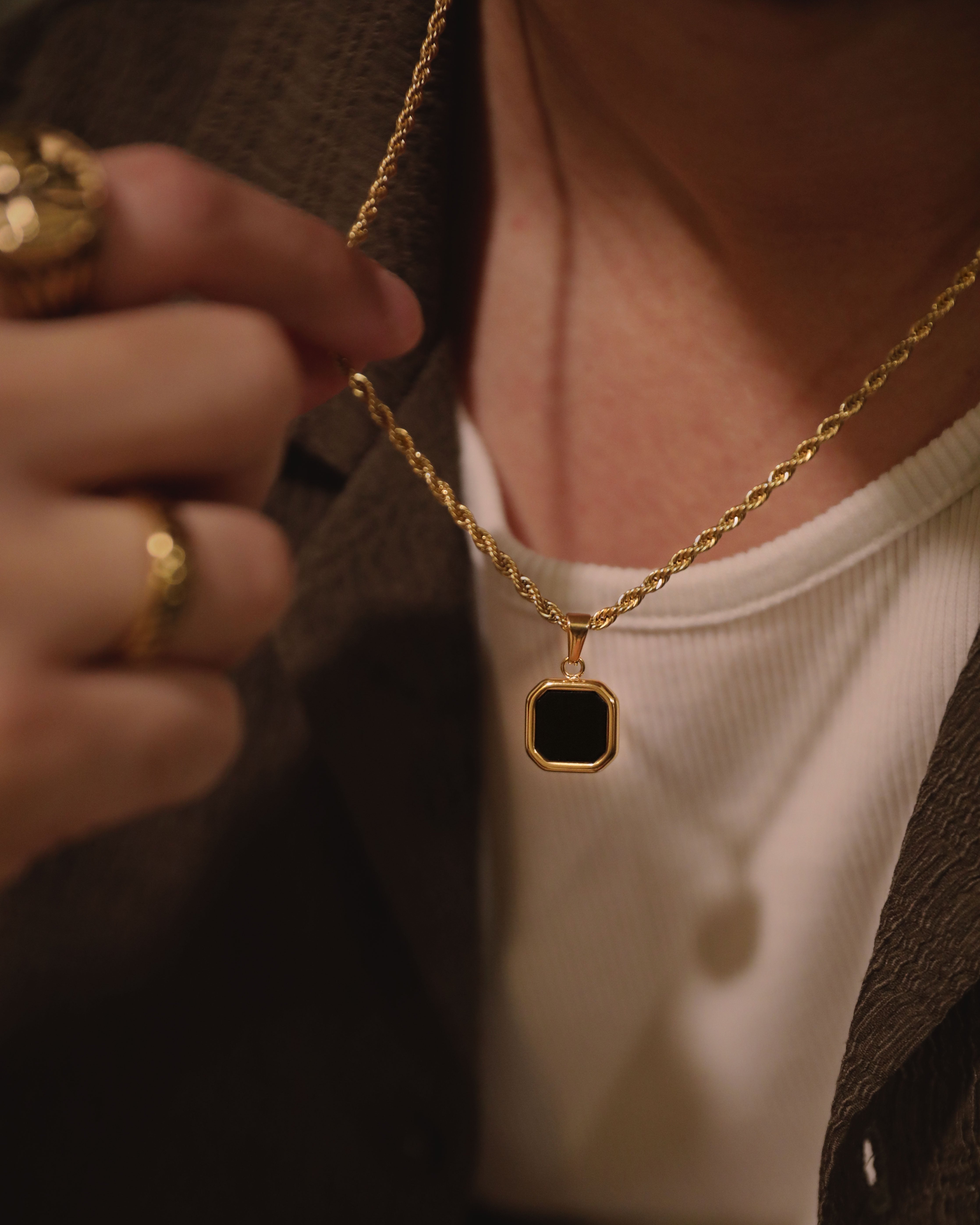Men's Gold Onyx Pendant Necklace (Square) – DI VÍOMO