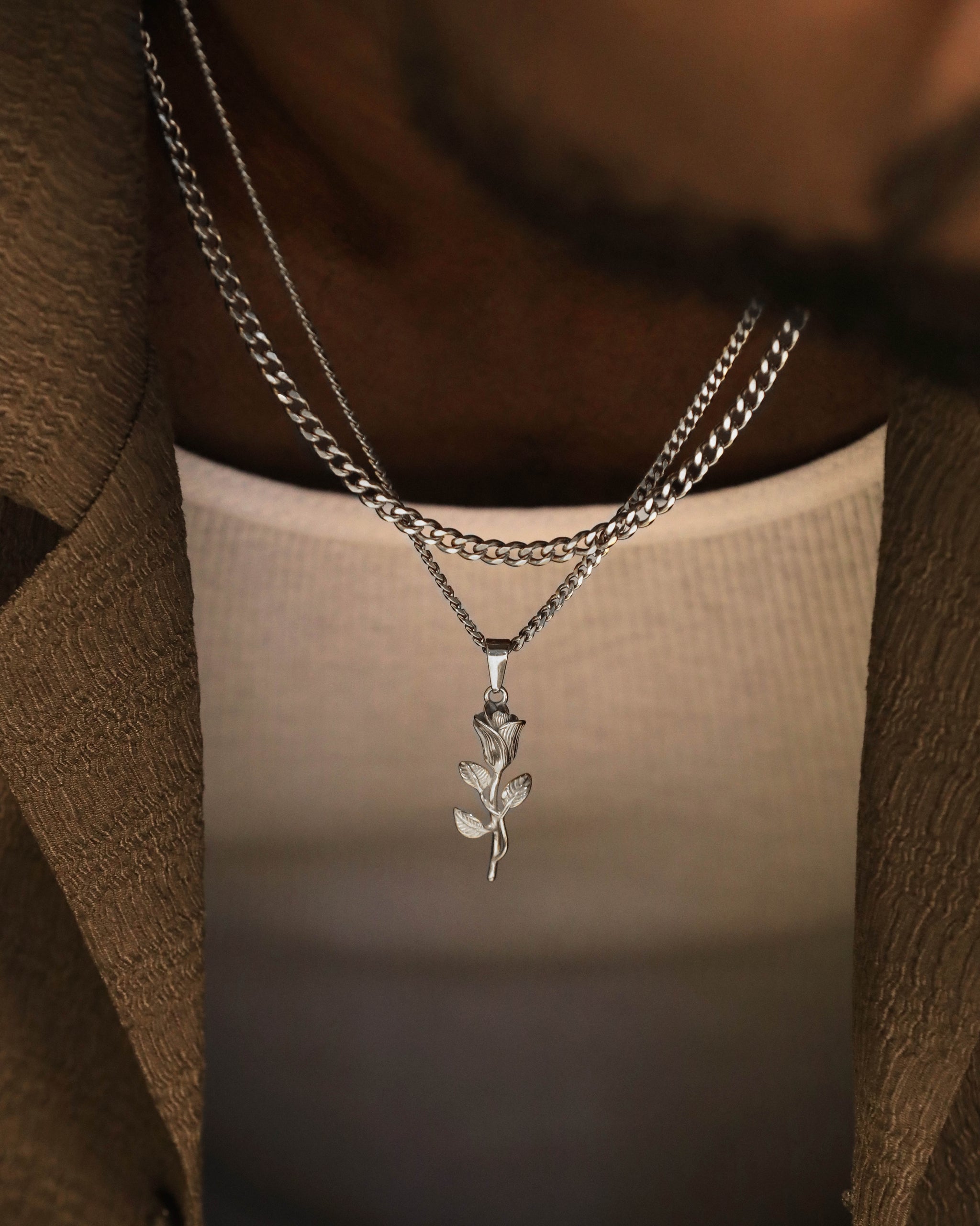 Men's Silver Rose Pendant Necklace – DI VÍOMO